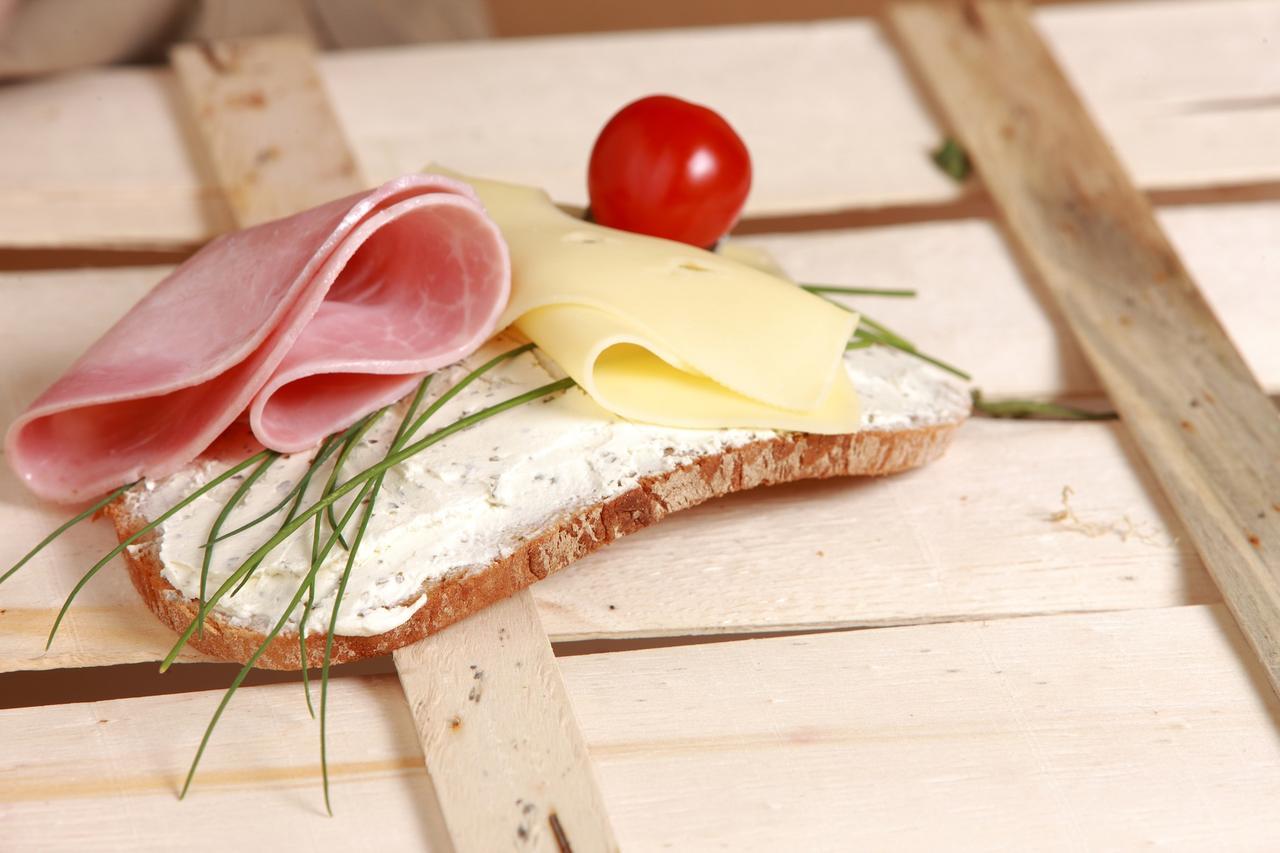 Penzion A Restaurace U Reky Ledec nad Sazavou Ngoại thất bức ảnh