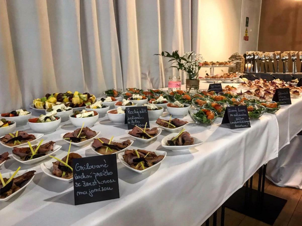 Penzion A Restaurace U Reky Ledec nad Sazavou Ngoại thất bức ảnh
