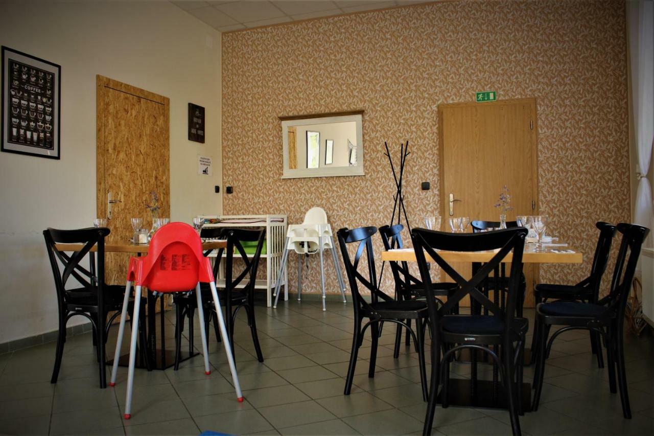 Penzion A Restaurace U Reky Ledec nad Sazavou Ngoại thất bức ảnh