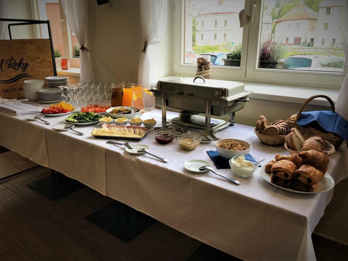 Penzion A Restaurace U Reky Ledec nad Sazavou Ngoại thất bức ảnh
